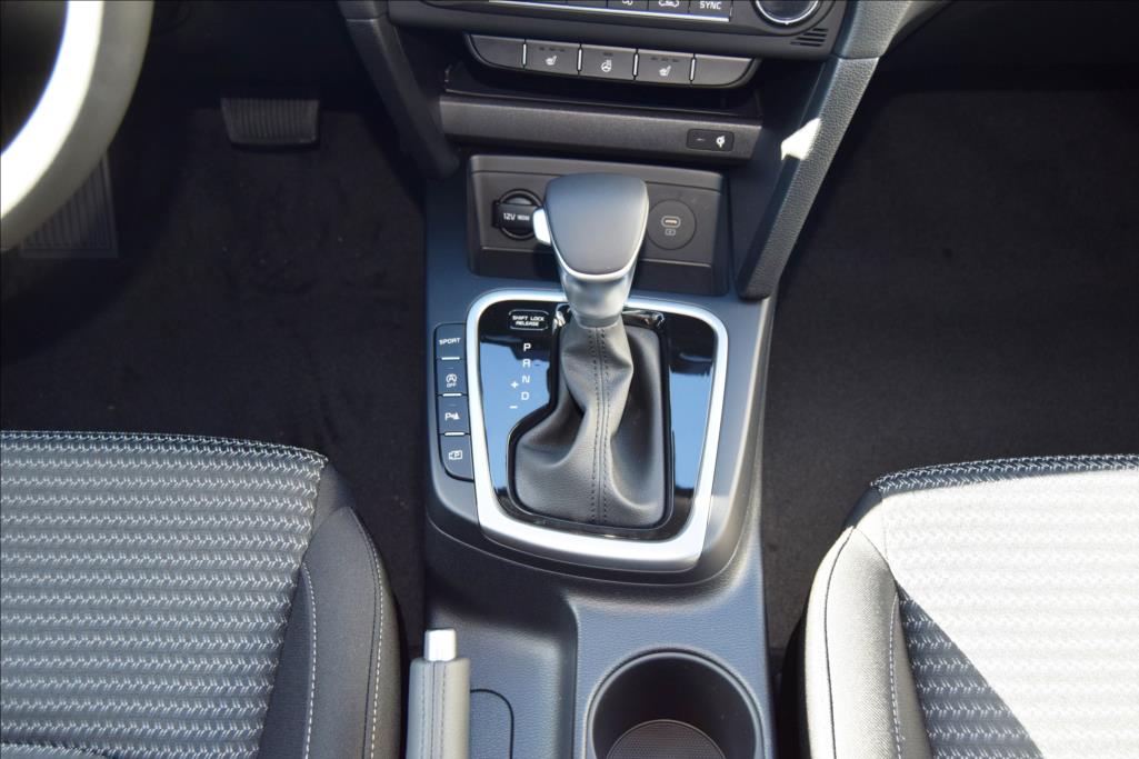 kia-ceed-sw-1-5-tgdi-7dct-top-bus - 6