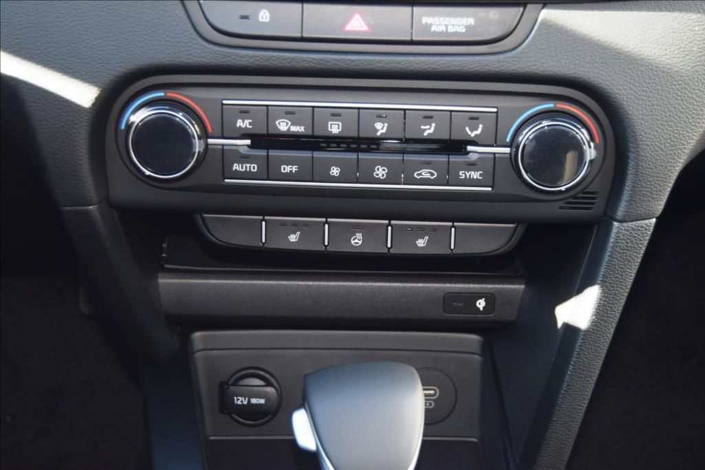 kia-ceed-sw-1-5-tgdi-7dct-top-bus - 8