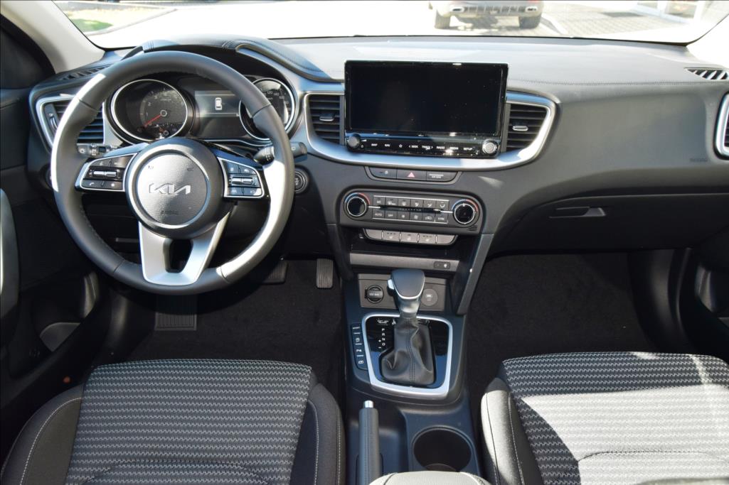 kia-ceed-sw-1-5-tgdi-7dct-top-bus - 4