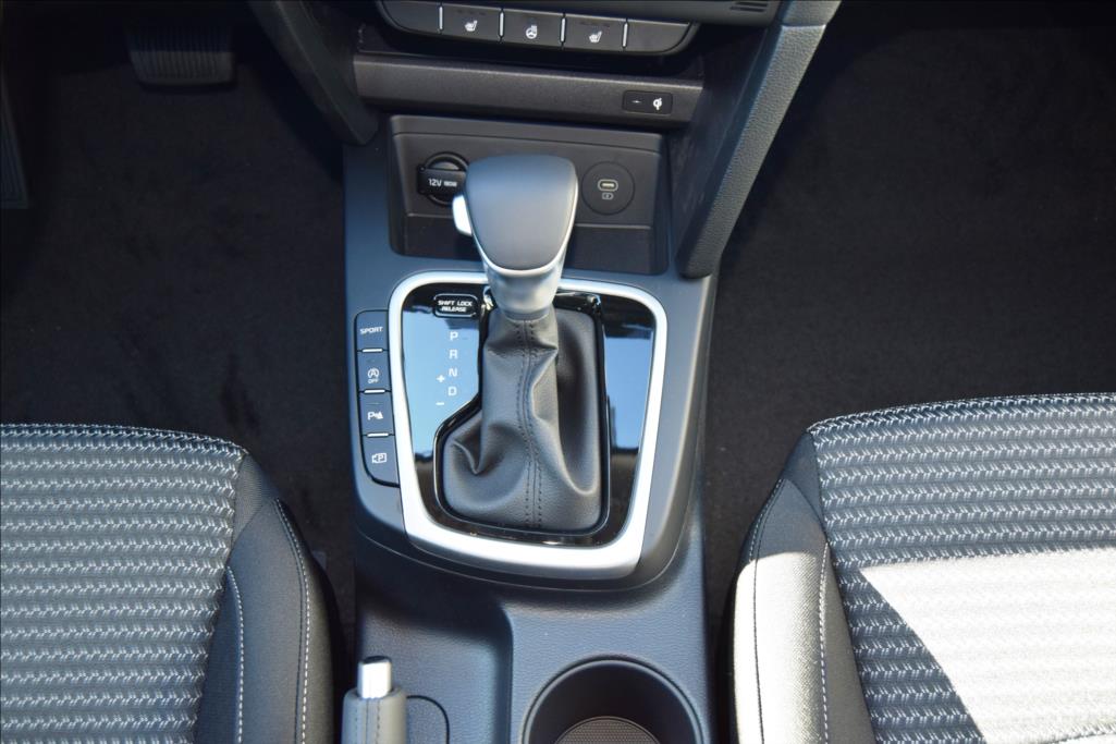 kia-ceed-sw-1-5-tgdi-7dct-top-bus - 6