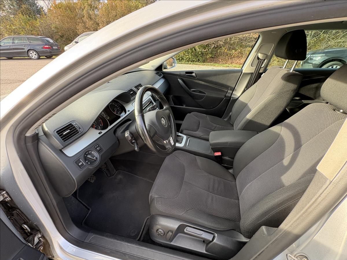 volkswagen-passat-1-4-tsi-90kw-pdc-vyhrev-origkm - 2