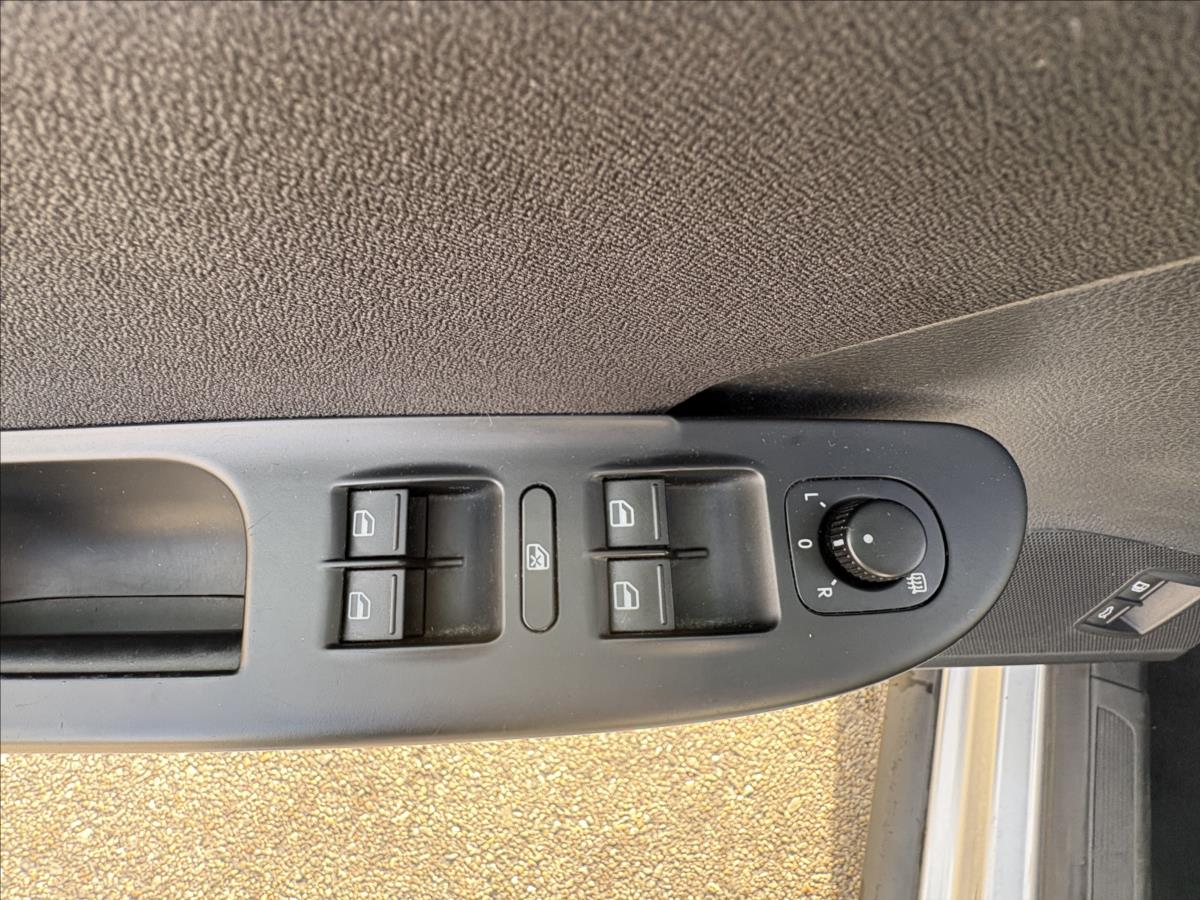 volkswagen-passat-1-4-tsi-90kw-pdc-vyhrev-origkm - 3