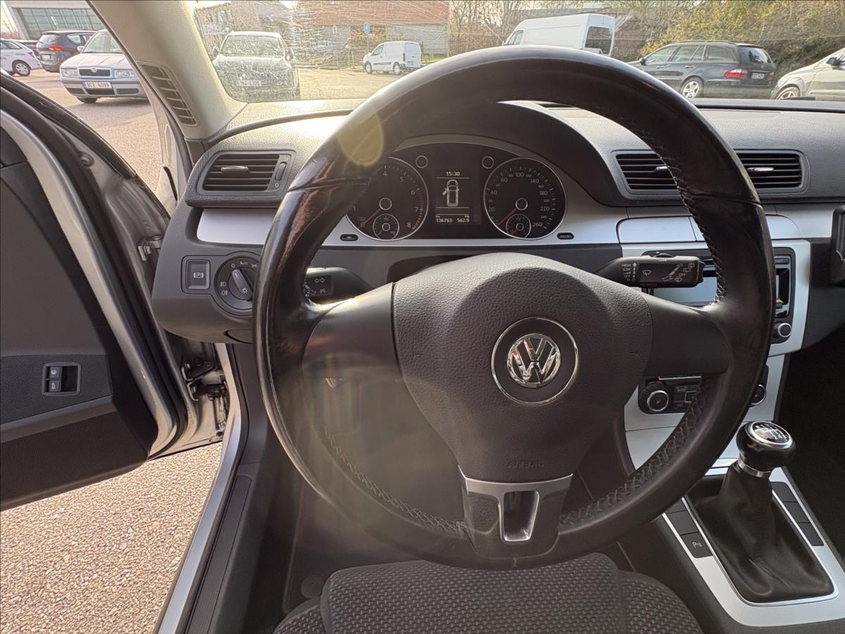 volkswagen-passat-1-4-tsi-90kw-pdc-vyhrev-origkm - 6
