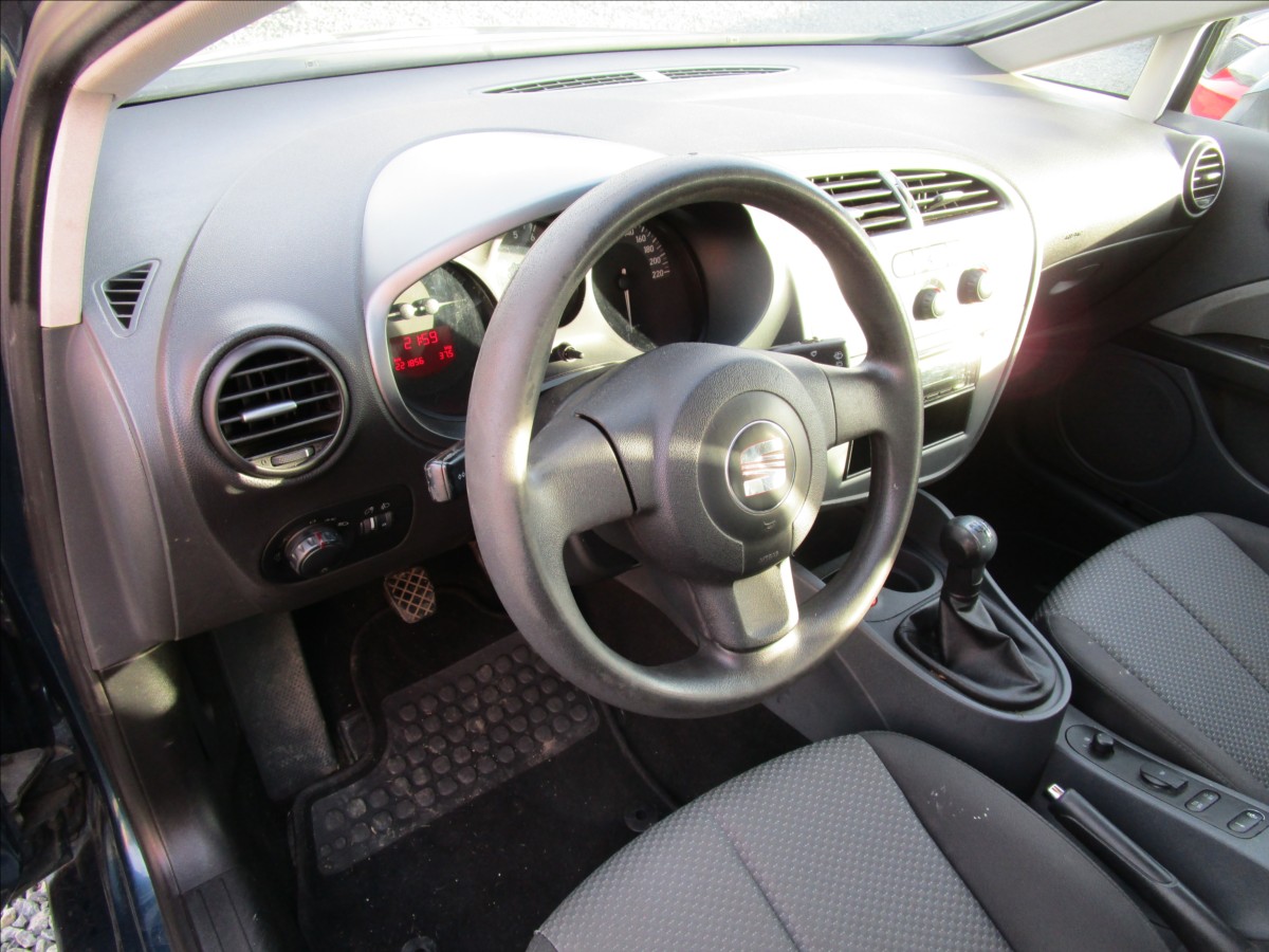 seat-leon-1-6i-klima - 9