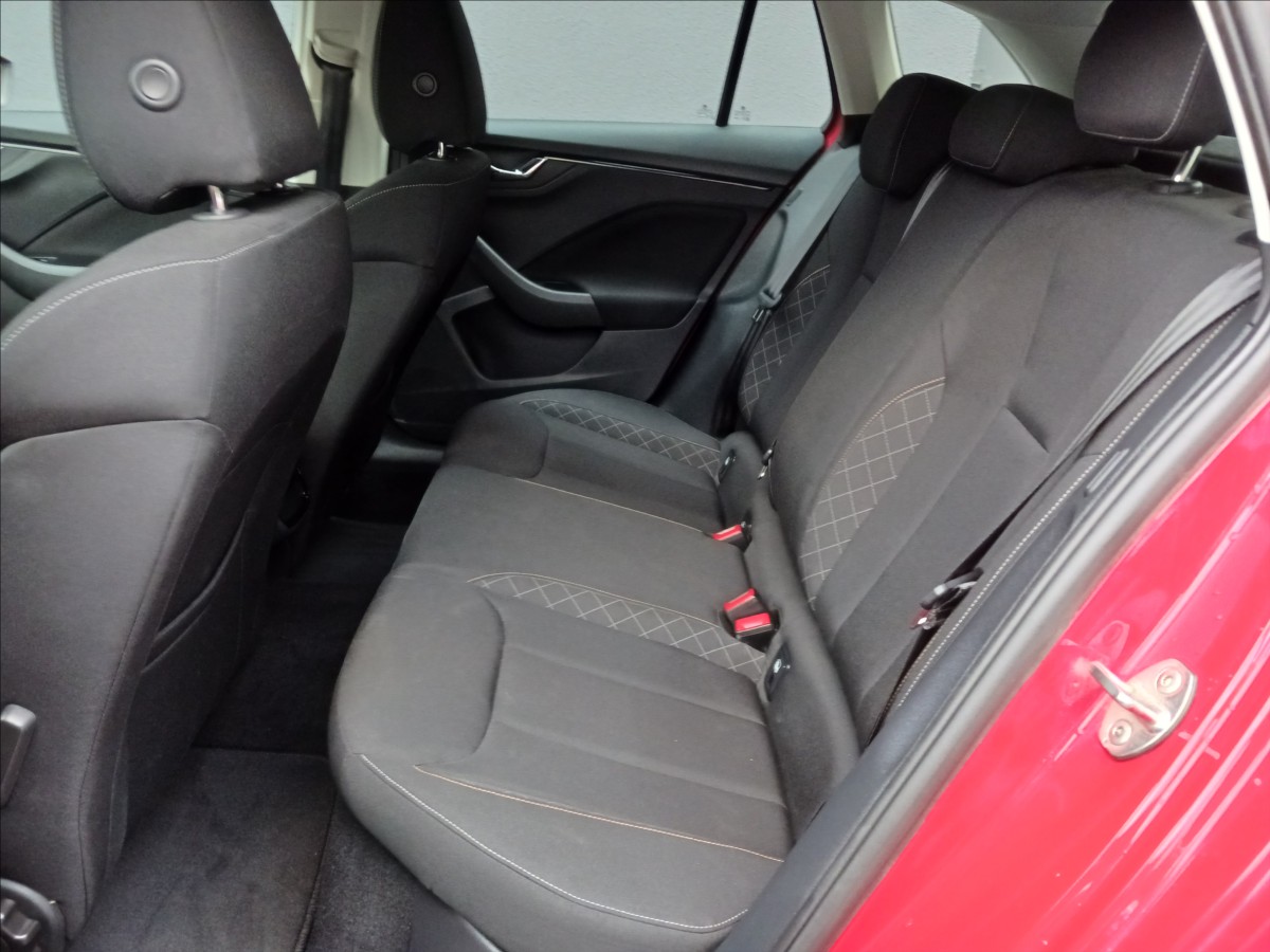 skoda-scala-1-6-tdi-dsg-plny-servis - 8
