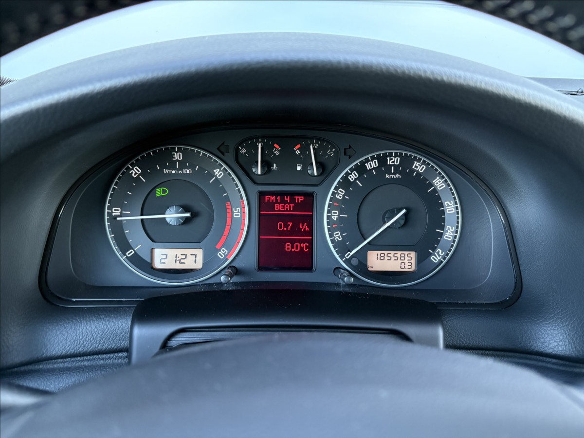 skoda-superb-2-0-tdi-103-kw-elegance-cz - 8