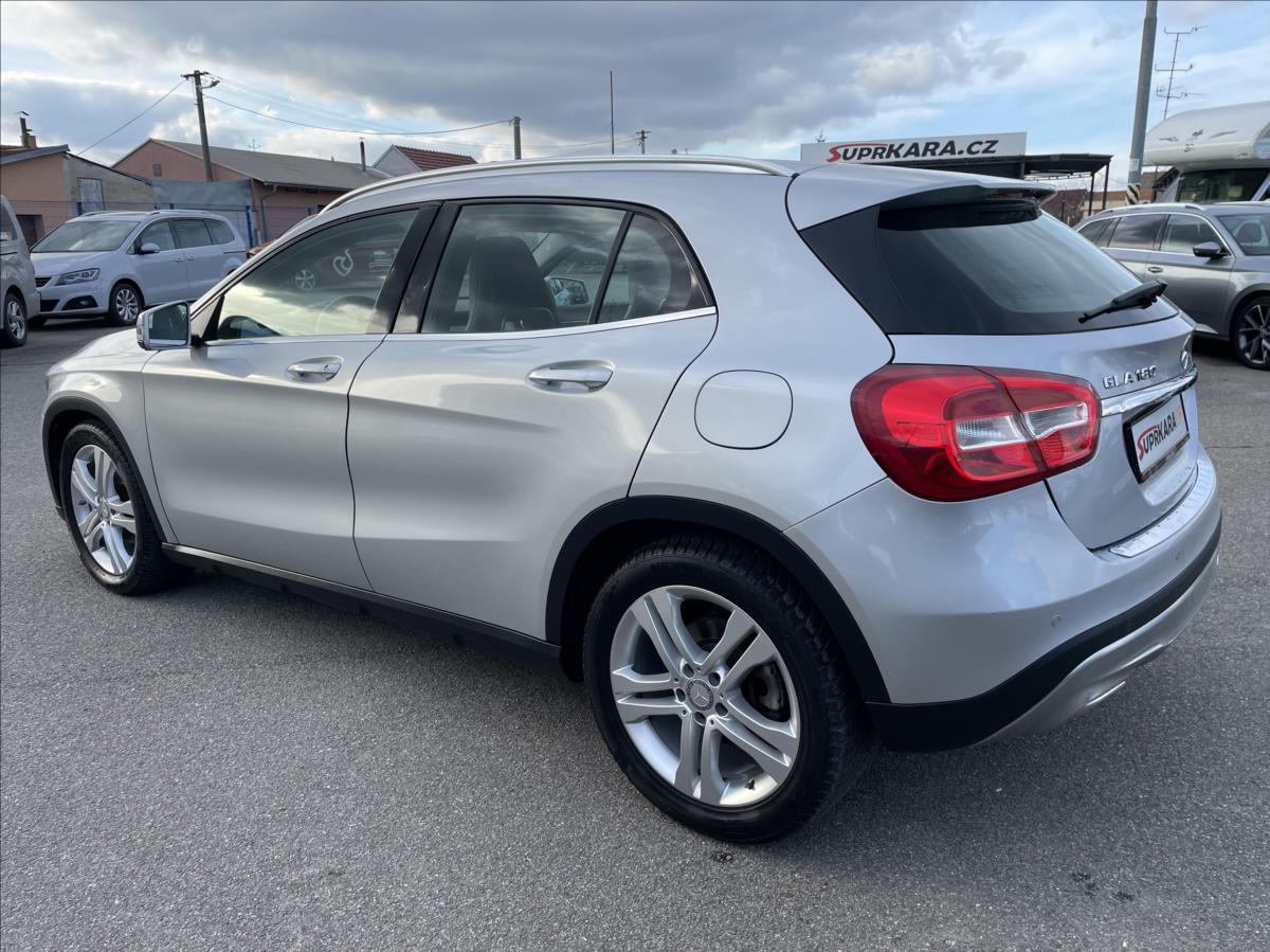 mercedes-benz-gla-180-cdi-navi-polokuze-kamera-manual-lita-kola-bez-koroze-servis-do-157tkm - 6