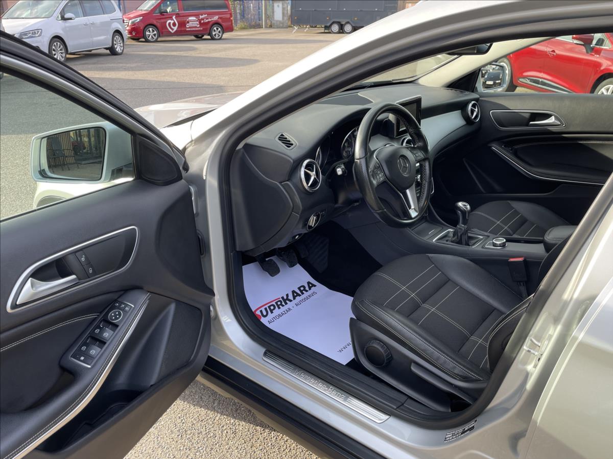 mercedes-benz-gla-180-cdi-navi-polokuze-kamera-manual-lita-kola-bez-koroze-servis-do-157tkm - 8