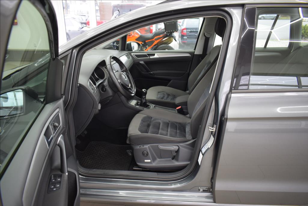 volkswagen-golf-sportsvan-1-4-tsi-1-maj-navi-xen-led - 9