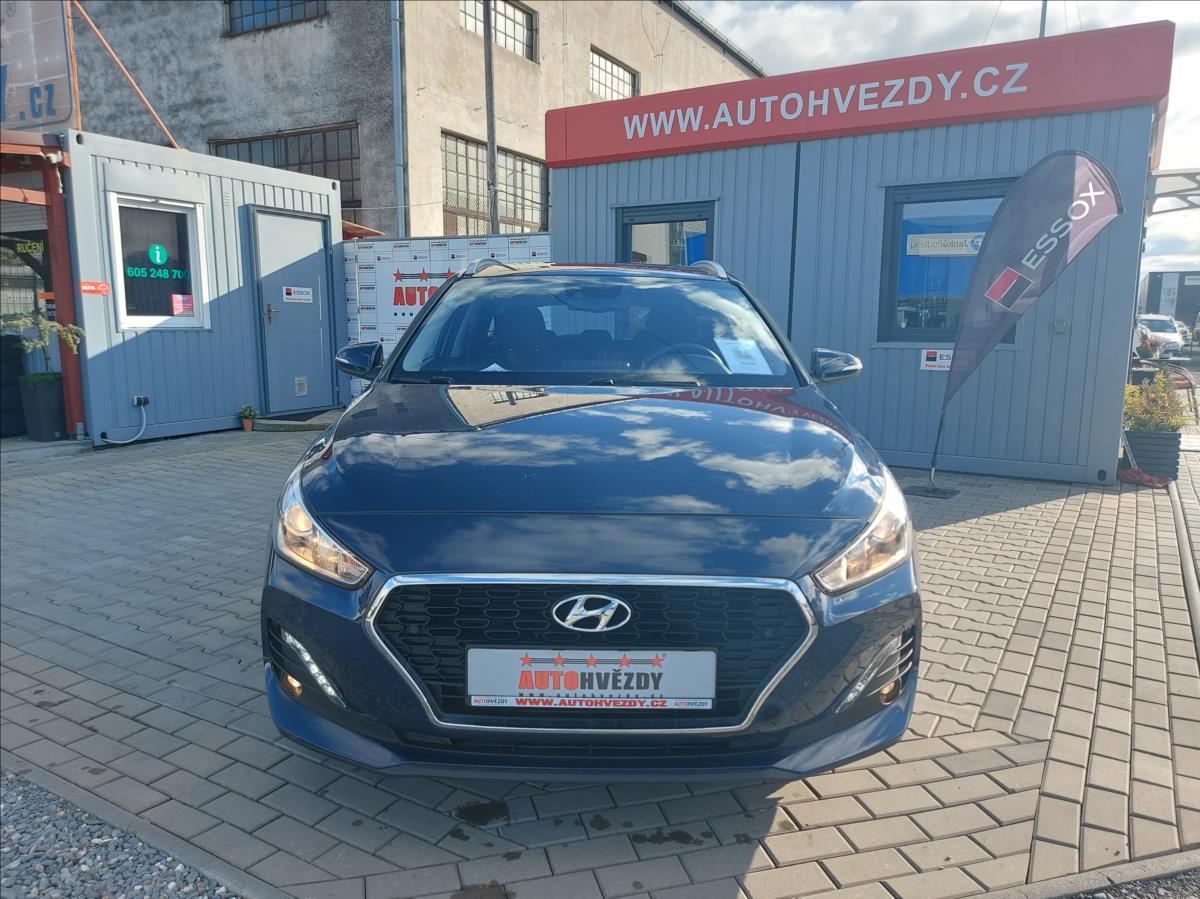 hyundai-i30-1-6-crdi-style-cr-1-majitel-s-kniha - 3