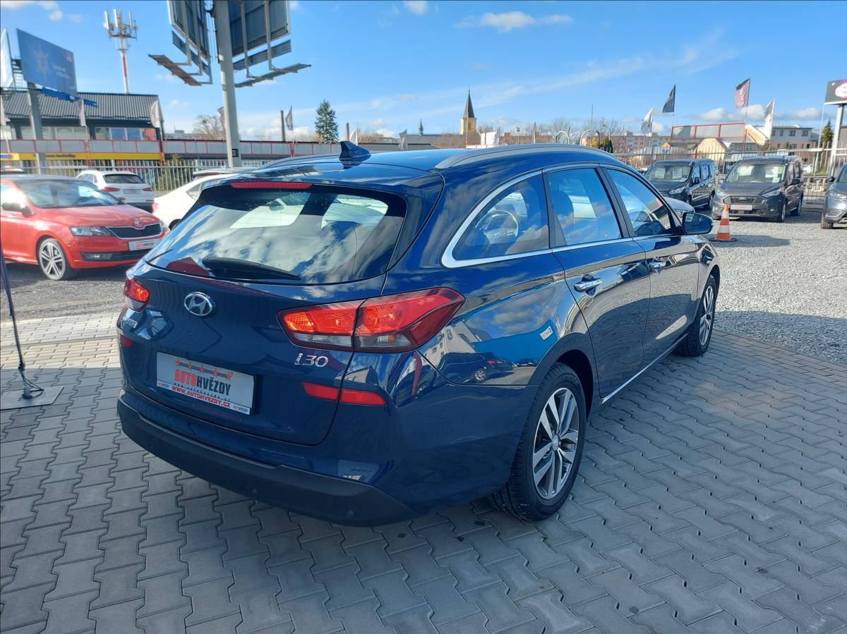 hyundai-i30-1-6-crdi-style-cr-1-majitel-s-kniha - 6