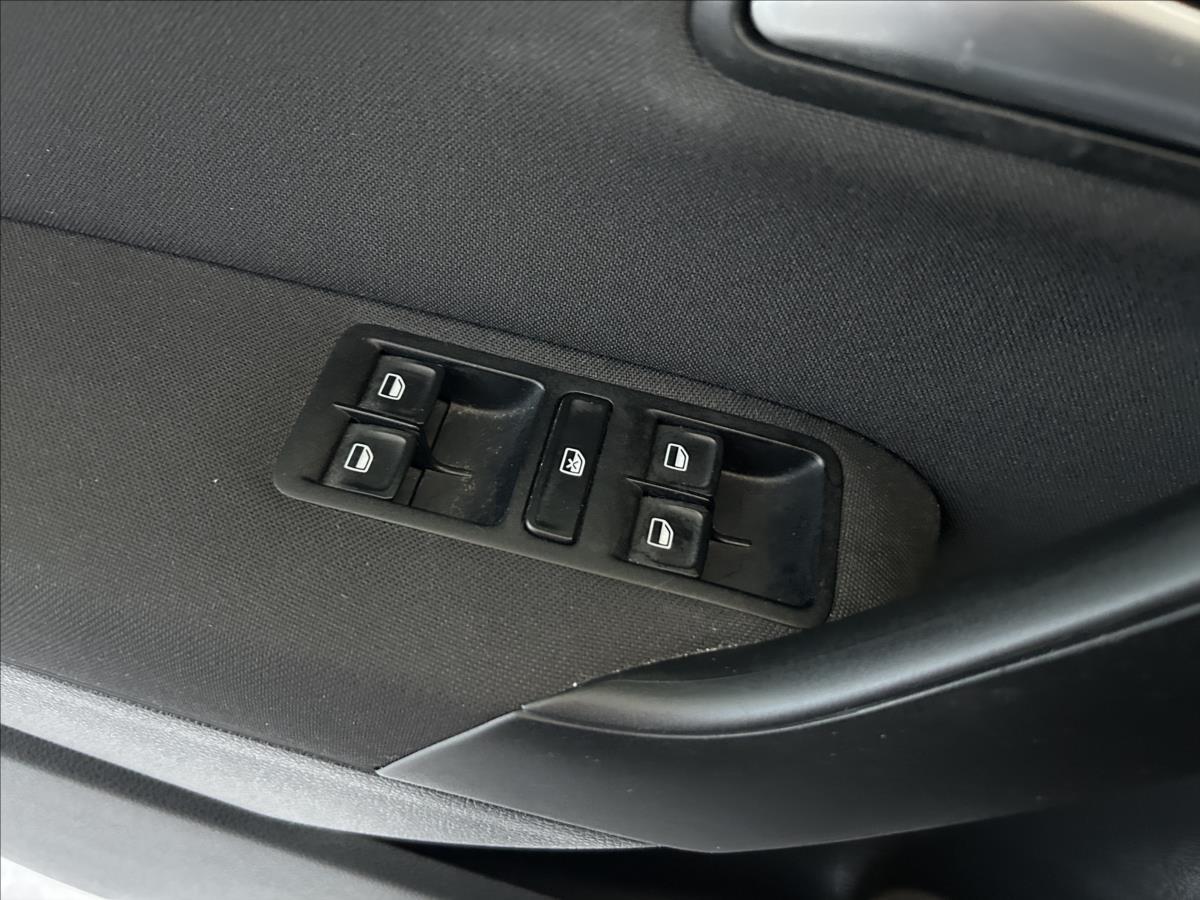 volkswagen-polo-1-2-tsi-lounge-2-maj-serviska - 9