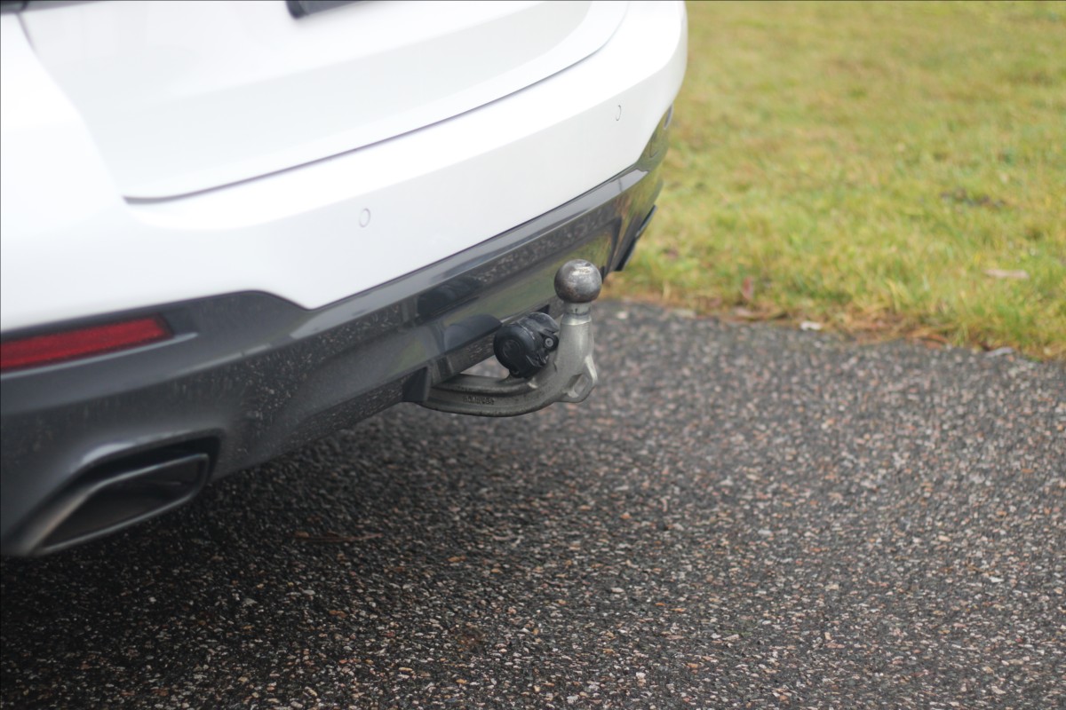 bmw-rada-5-530d-xdrive-msport-harman-kardon - 9