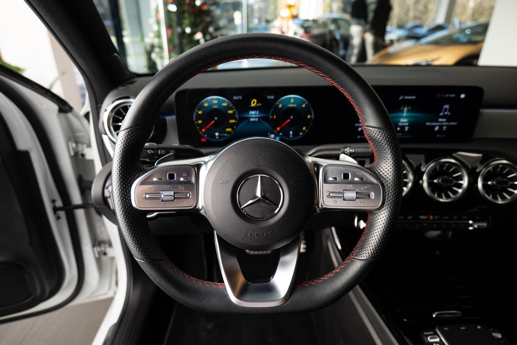 mercedes-benz-tridy-a-200d-vyhrivana-sedadla-carplay - 5
