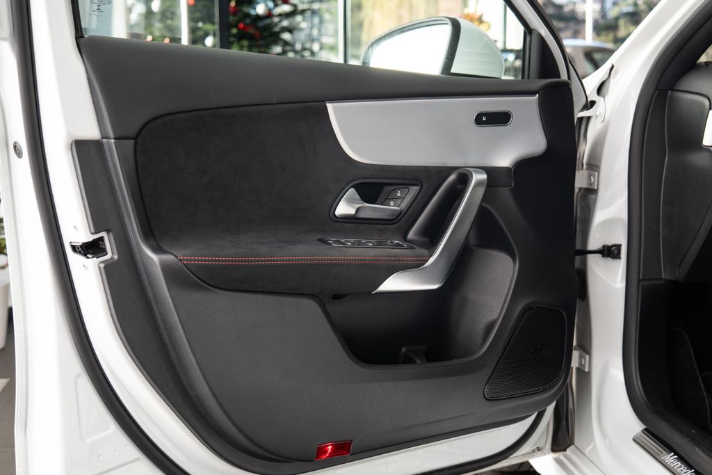 mercedes-benz-tridy-a-200d-vyhrivana-sedadla-carplay - 9