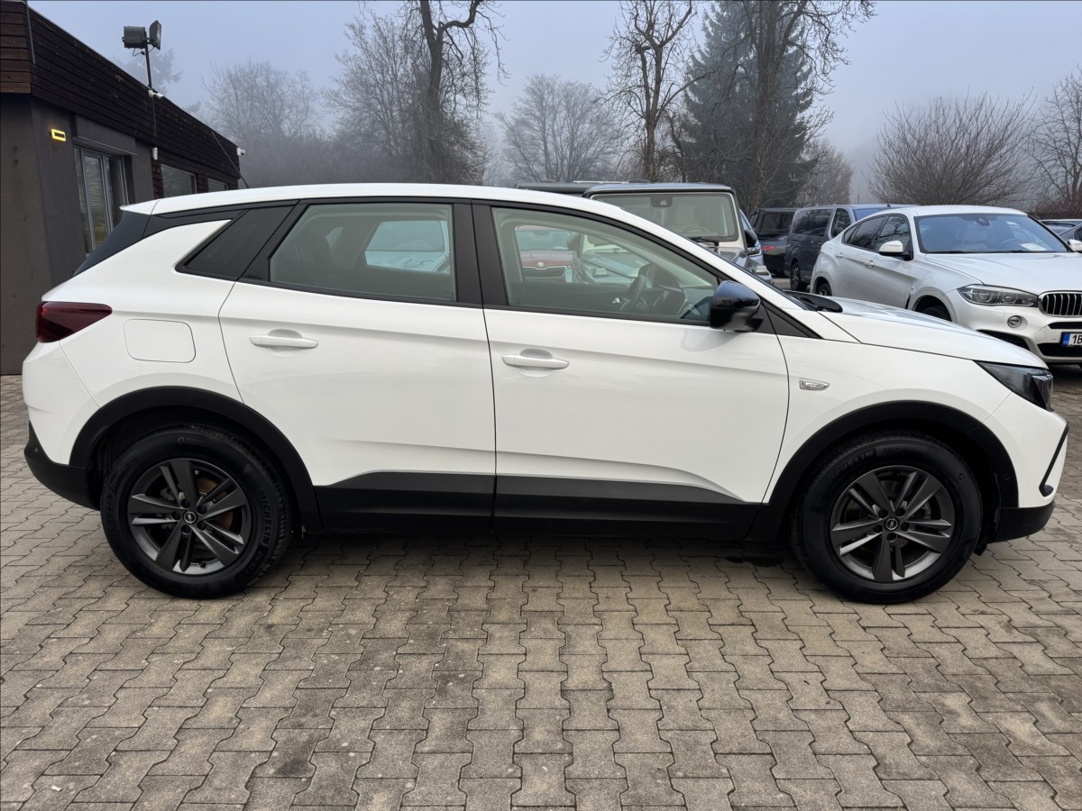 opel-grandland-1-2-turbo-130k-mt6 - 4