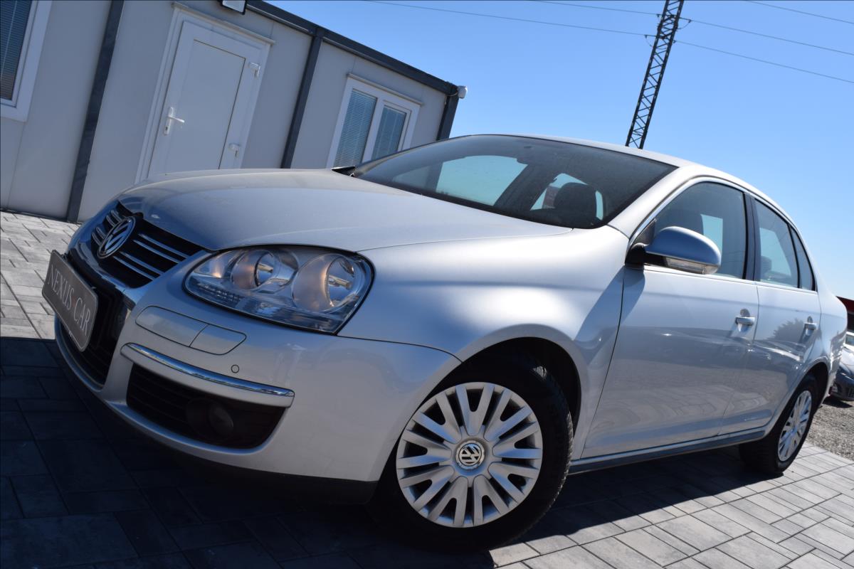 Volkswagen Jetta 1,4 TSI 90KW VÝHŘEV NÍZKÉ KM