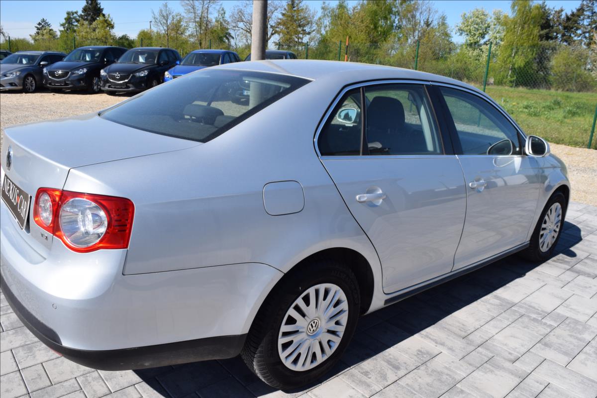 volkswagen-jetta-1-4-tsi-90kw-vyhrev-nizke-km - 4