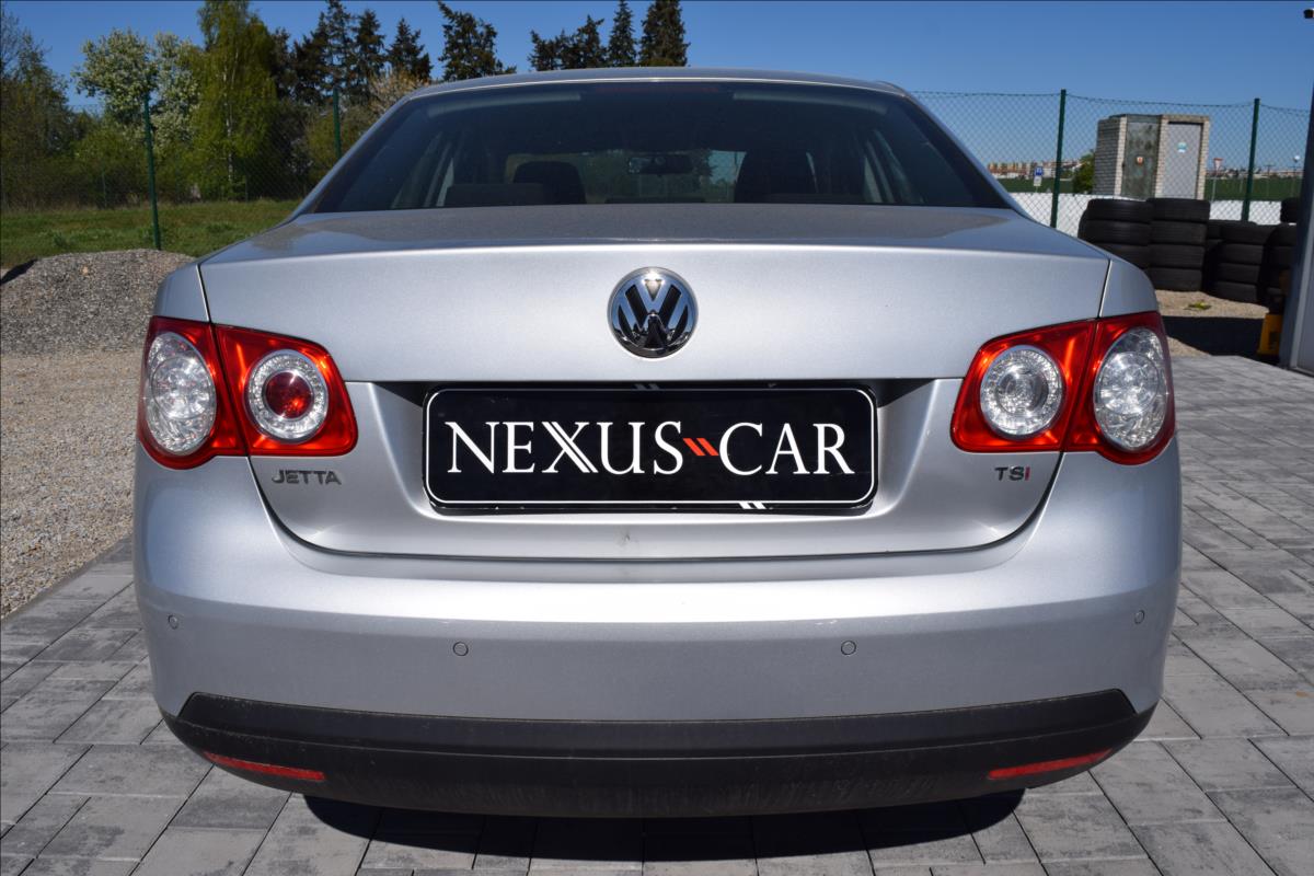 volkswagen-jetta-1-4-tsi-90kw-vyhrev-nizke-km - 5
