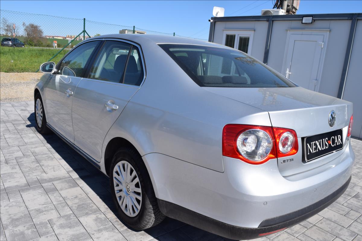 volkswagen-jetta-1-4-tsi-90kw-vyhrev-nizke-km - 6