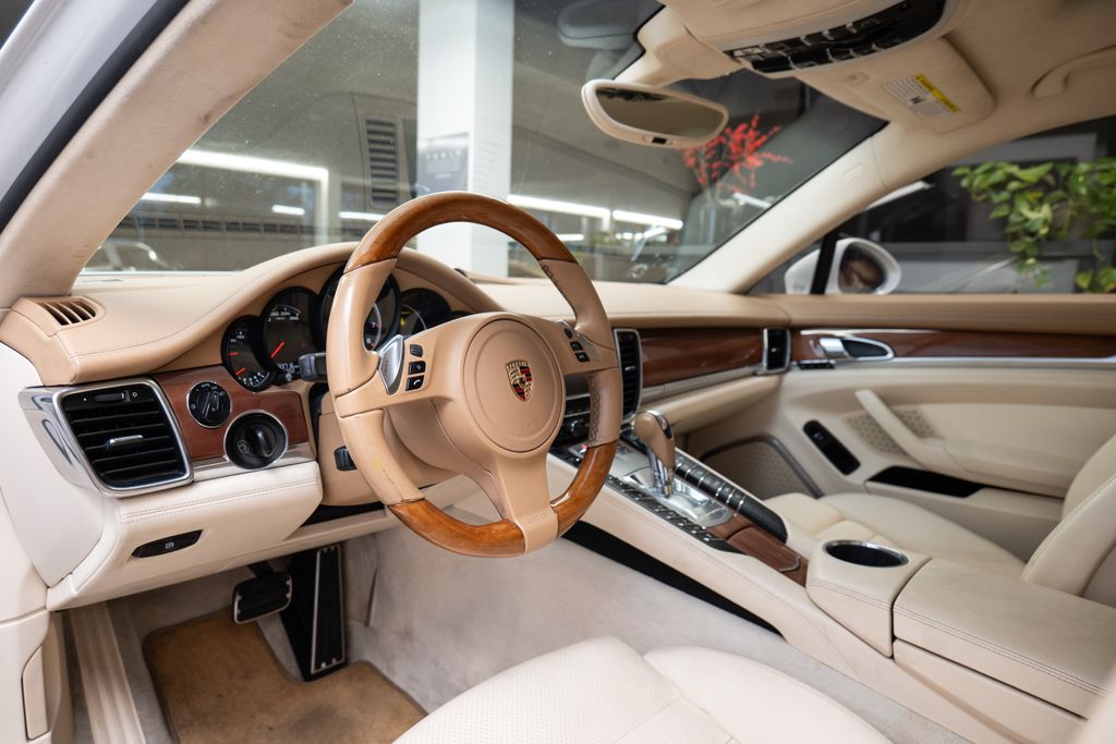 porsche-panamera-turbo - 4