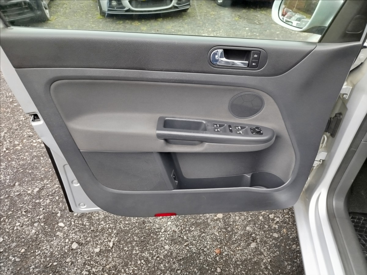 volkswagen-golf-plus-1-4-i-55kw-nizky-najezd - 8