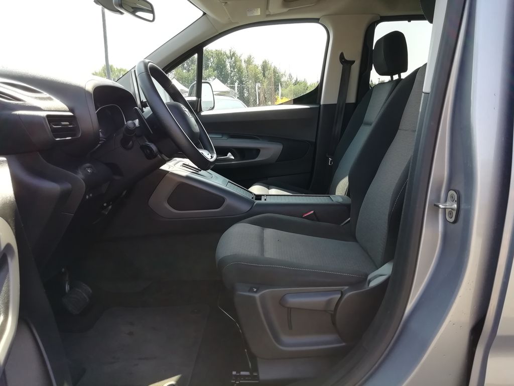 toyota-proace-city-verso-1-5-d-4d-a-t-l2-family-comfort - 4