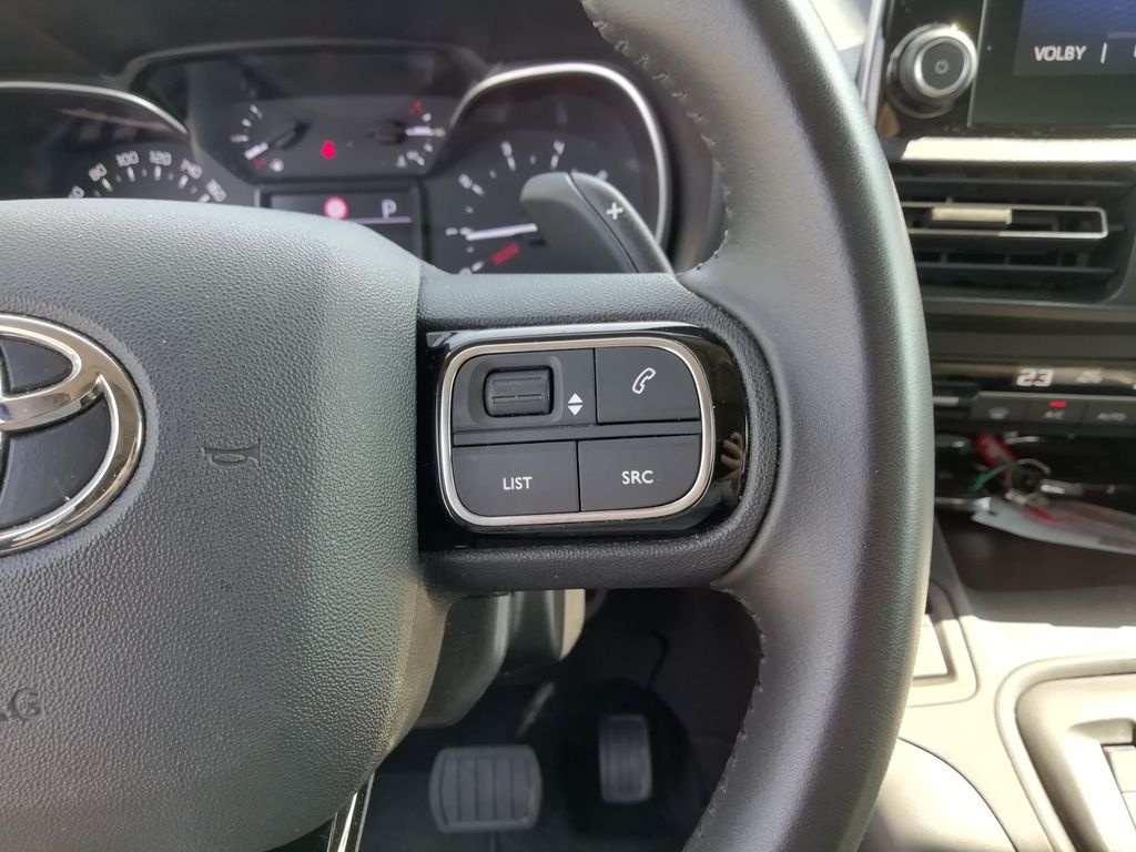 toyota-proace-city-verso-1-5-d-4d-a-t-l2-family-comfort - 8