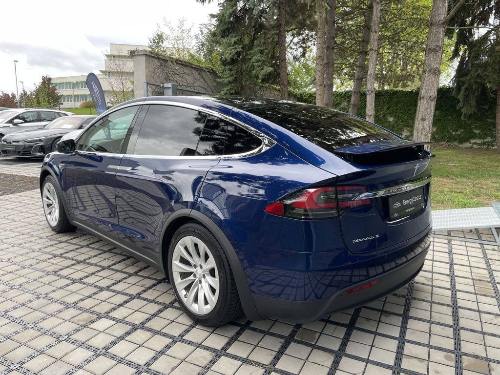 tesla-model-x-90d-awd-7mist-tazne-zarizeni - 4
