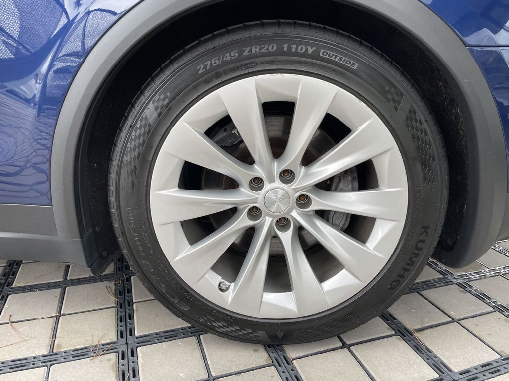 tesla-model-x-90d-awd-7mist-tazne-zarizeni - 6