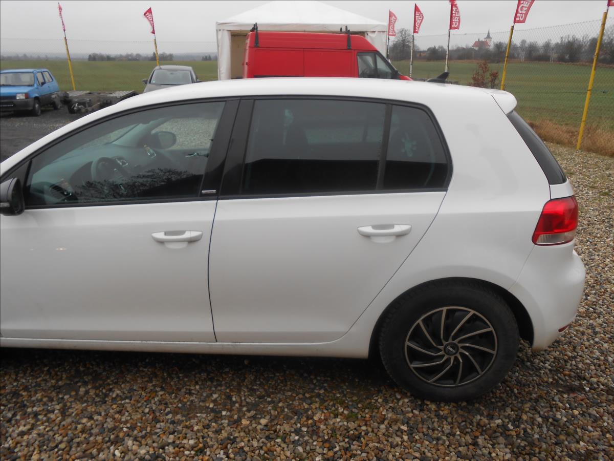 volkswagen-golf-1-2-tsi-63kw-style - 8