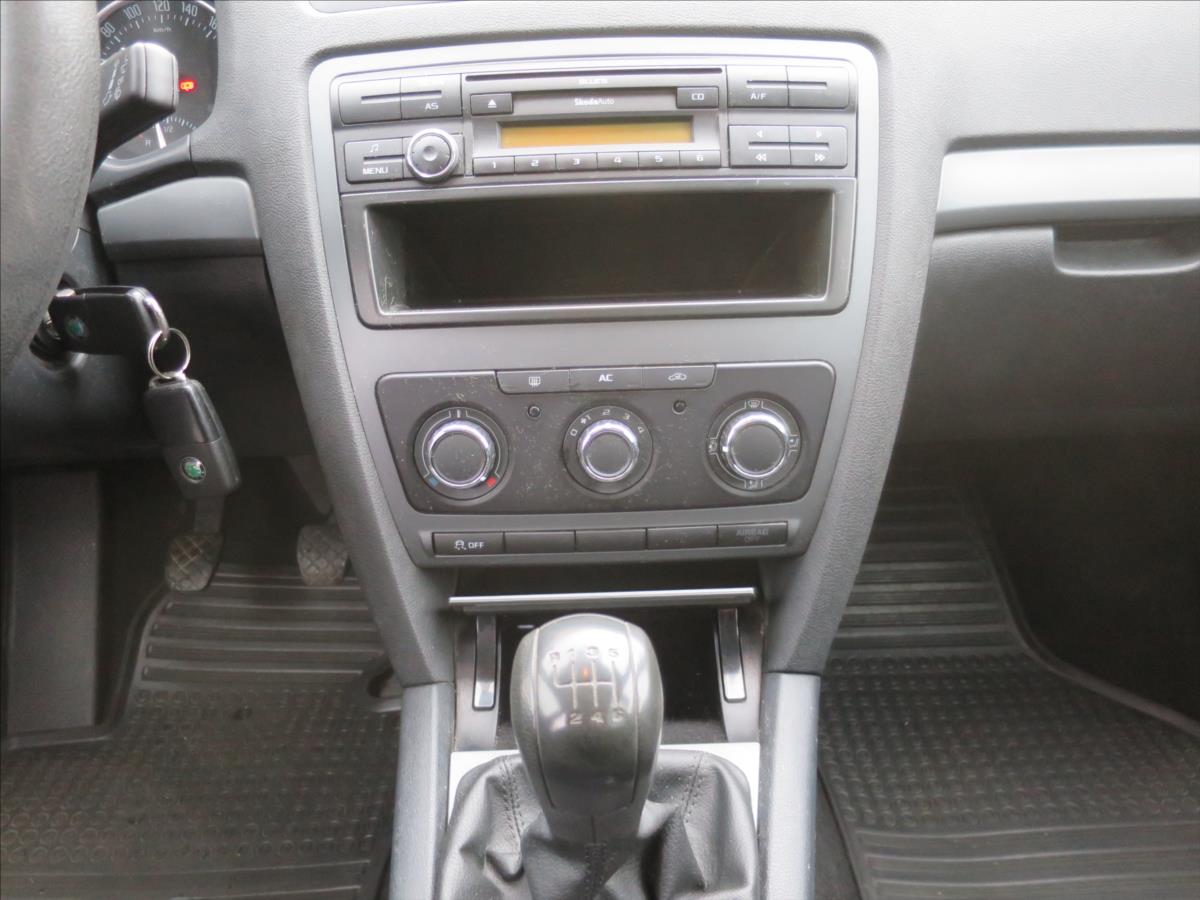 skoda-octavia-1-4-ambition-combi-tsi - 9