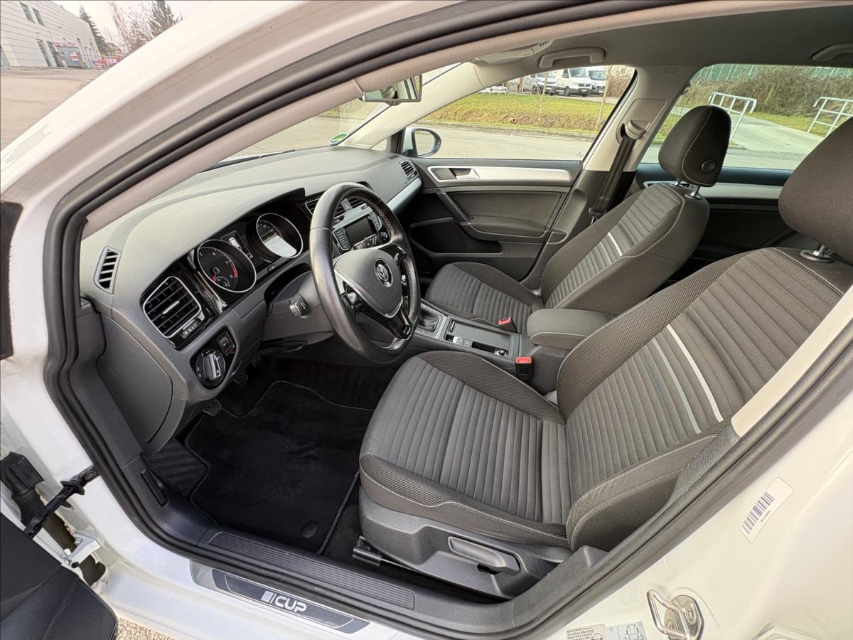 volkswagen-golf-2-0-tdi-110kw-cup-navi-vyhrev - 2