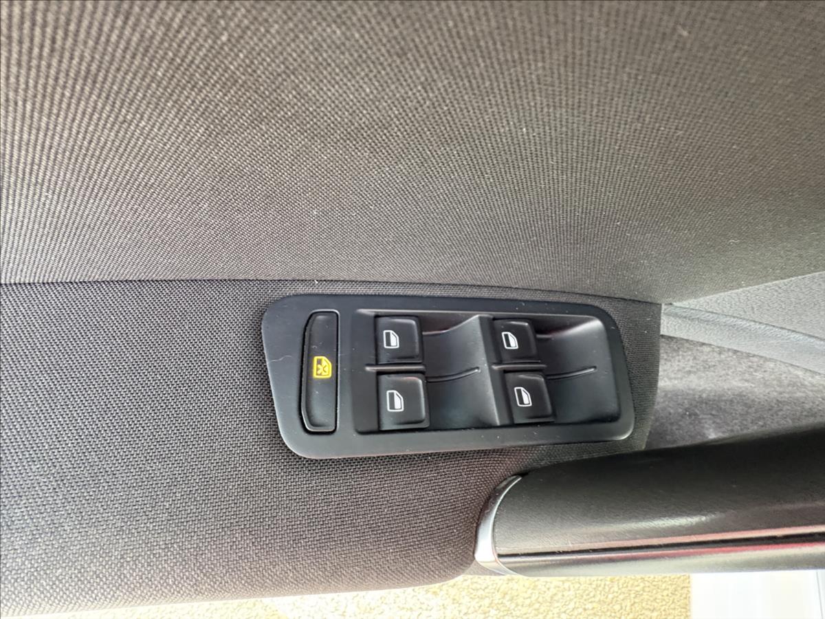volkswagen-golf-2-0-tdi-110kw-cup-navi-vyhrev - 3