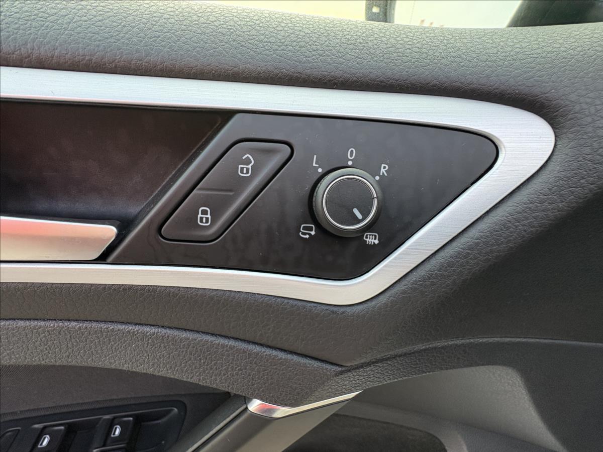 volkswagen-golf-2-0-tdi-110kw-cup-navi-vyhrev - 4