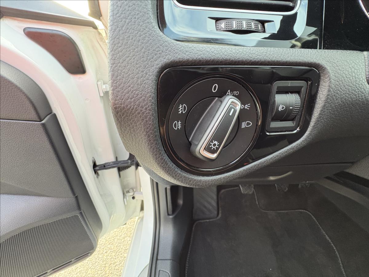 volkswagen-golf-2-0-tdi-110kw-cup-navi-vyhrev - 5