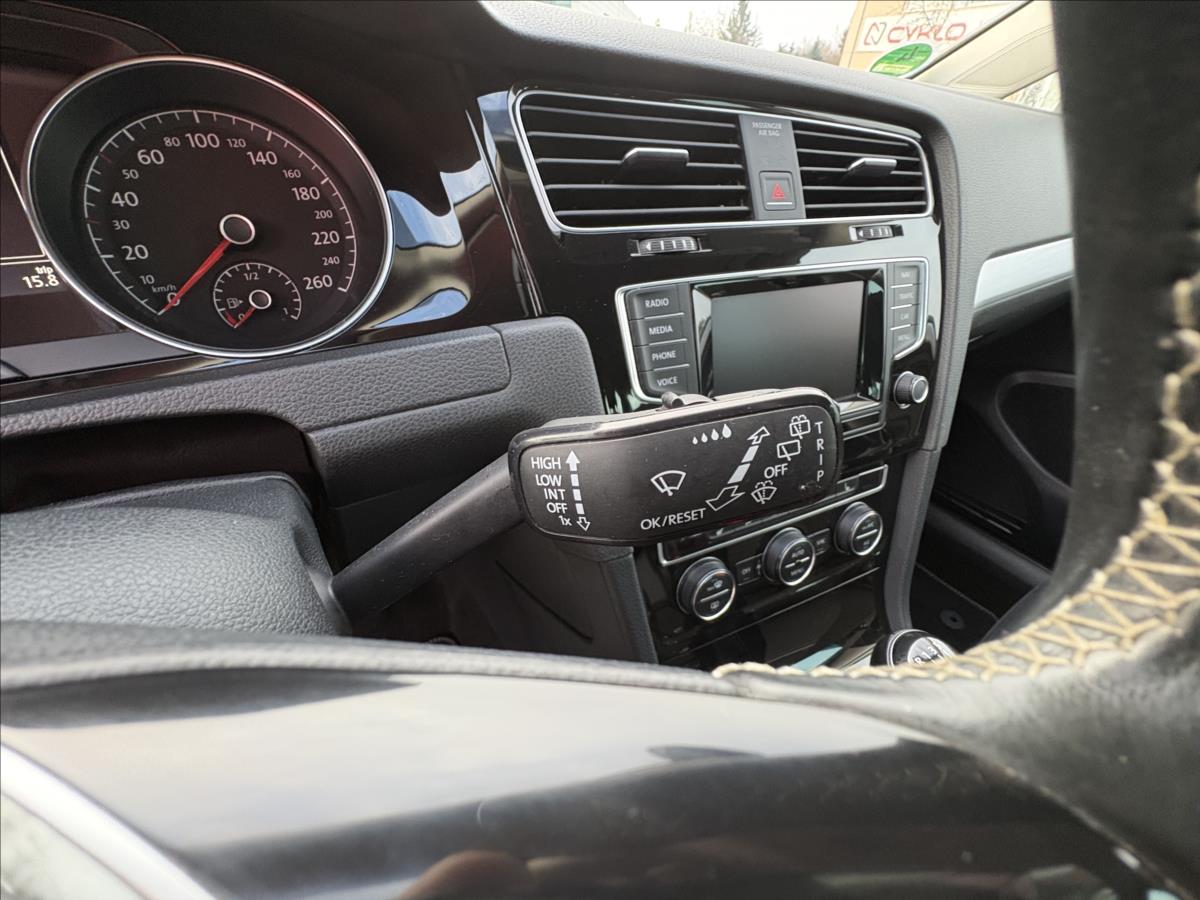 volkswagen-golf-2-0-tdi-110kw-cup-navi-vyhrev - 7