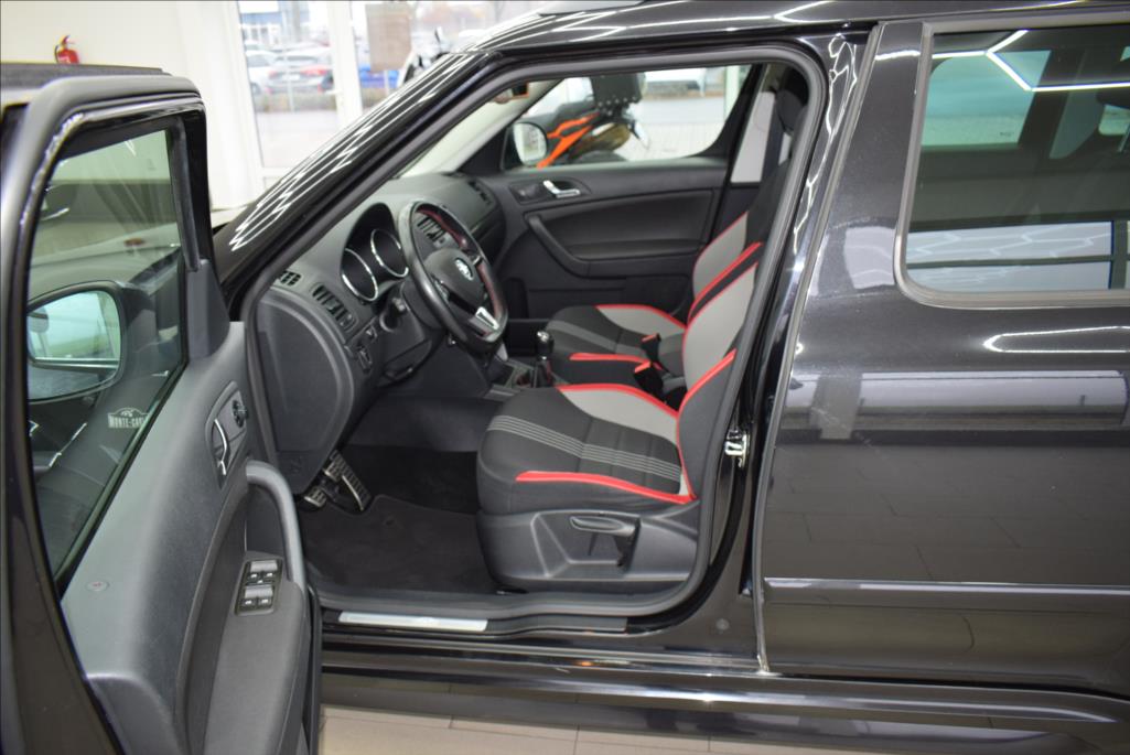 skoda-yeti-1-4-tsi-monte-carlo-navi-led - 9