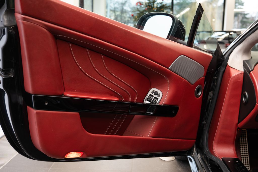 aston-martin-vantage-s - 8