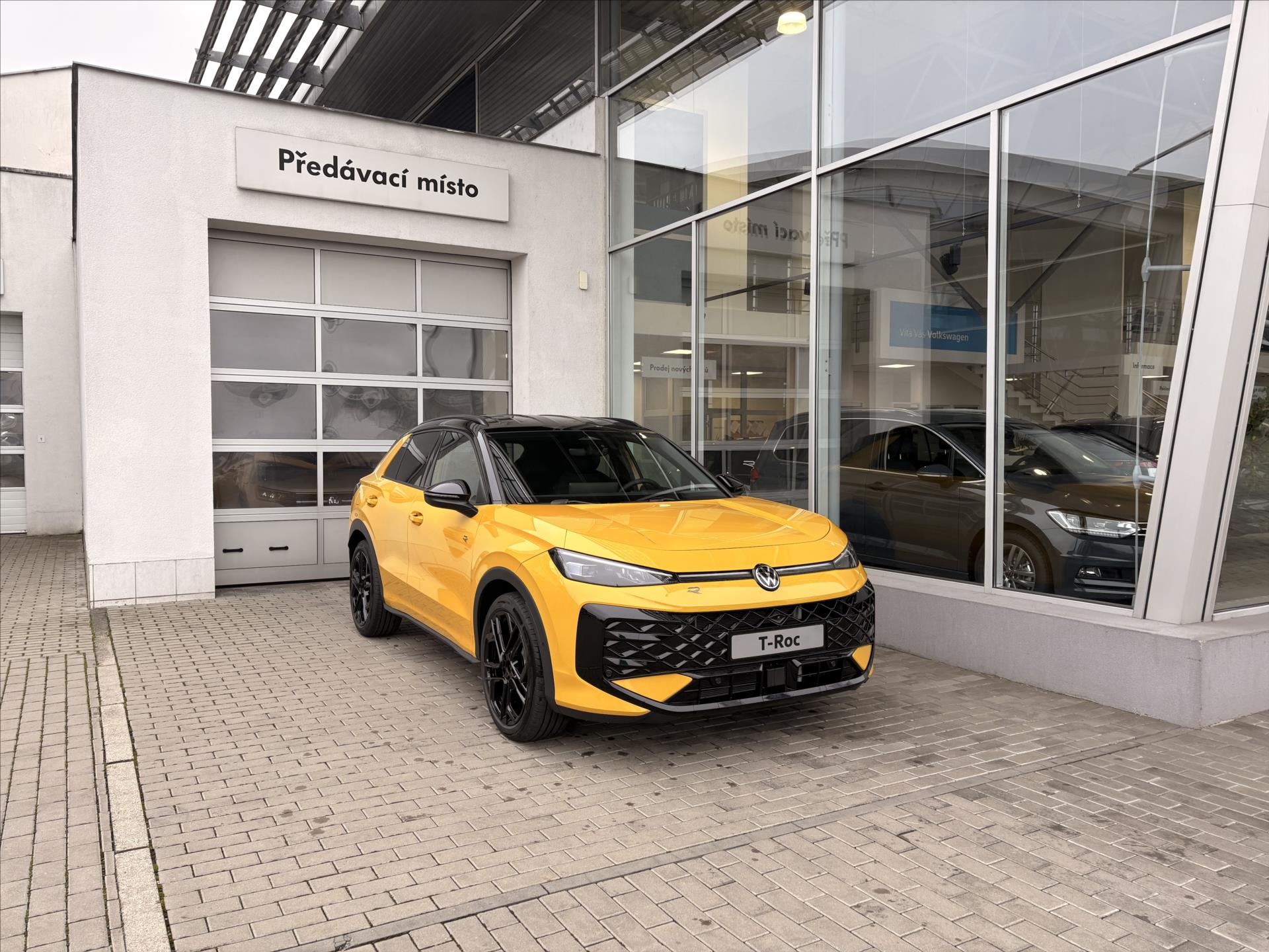 volkswagen-t-roc-1-5-etsi-110-kw-7dsg-r-line - 2