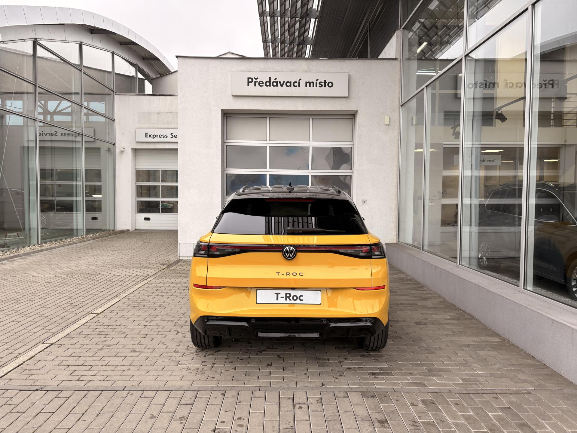 volkswagen-t-roc-1-5-etsi-110-kw-7dsg-r-line - 6