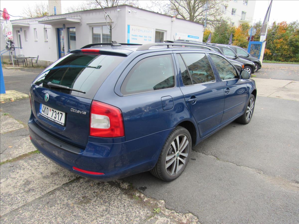 skoda-octavia-1-6-tdi-cr-dpf-ambition-combi - 5