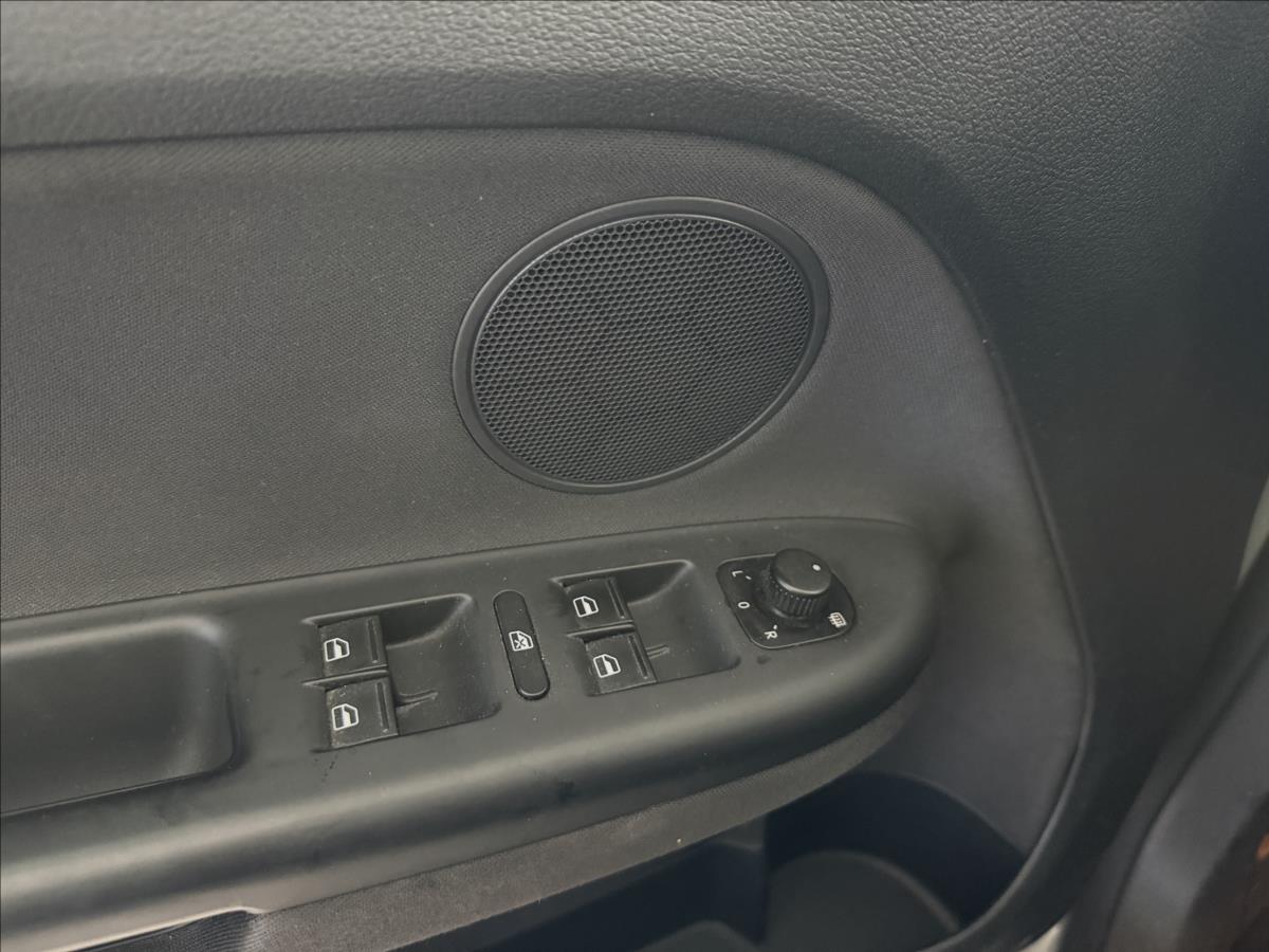 volkswagen-golf-plus-1-2-tsi-77kw-serviska - 9