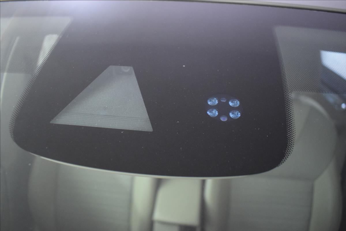 skoda-octavia-2-0-tdi-po-servisu-super-stav - 8