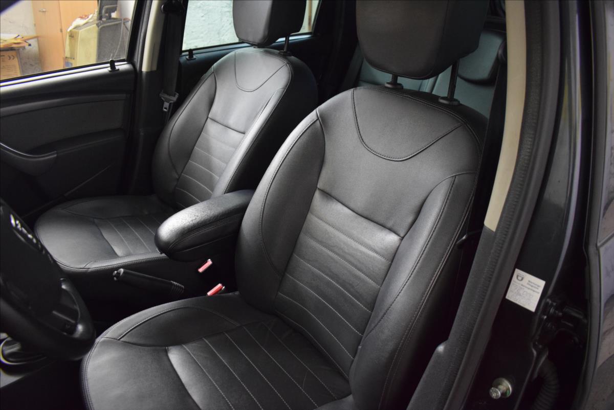 dacia-duster-1-2-tce-4x4-plna-vybava-po-stk - 8