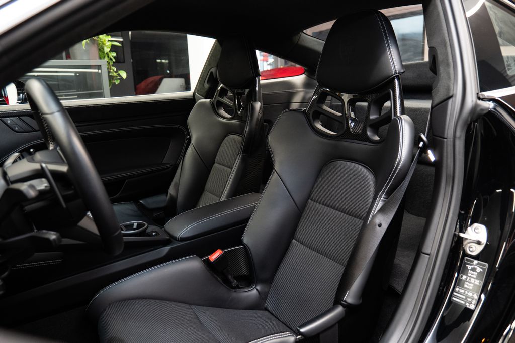 porsche-911-gt3-touring-lift-pccb-led - 7