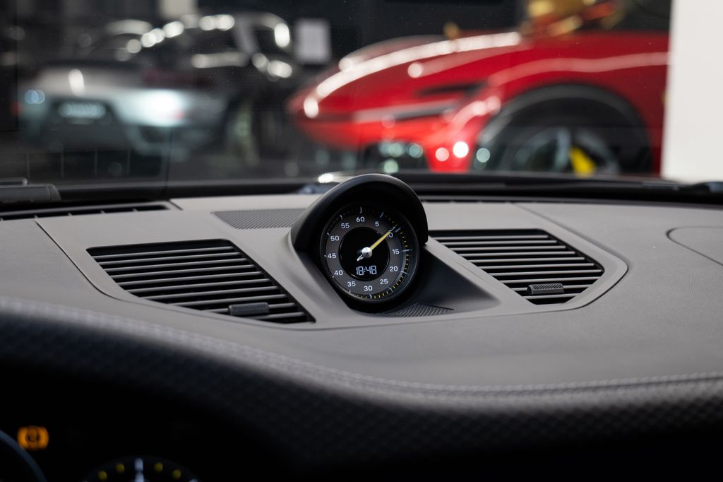 porsche-911-gt3-touring-lift-pccb-led - 9