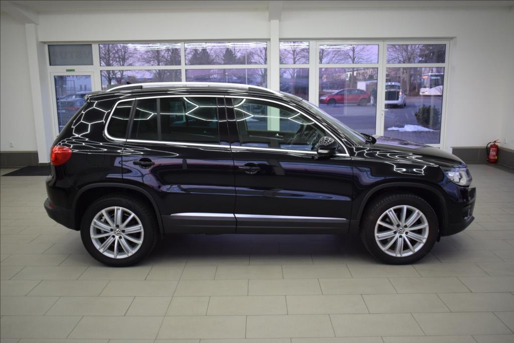 volkswagen-tiguan-2-0-tdi-sport-style-dsg-xen - 3