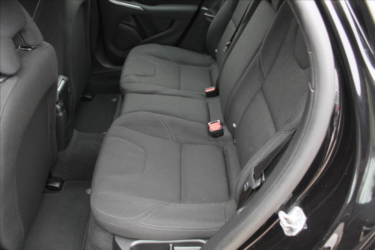 volvo-v40-2-0-d2-88kw-navi - 7