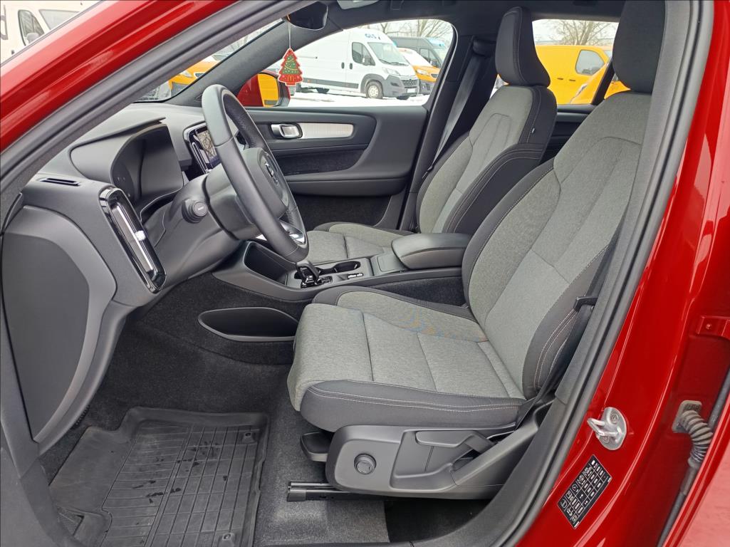 volvo-xc40-mhev-b3-core-7at - 7